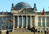 Foto Außenansicht des Reichstagsgebäudes bei Tag