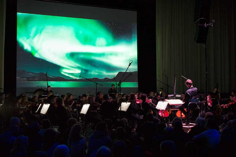 Foto Gijs Leenaars leitet das Konzert »cosmic lights«